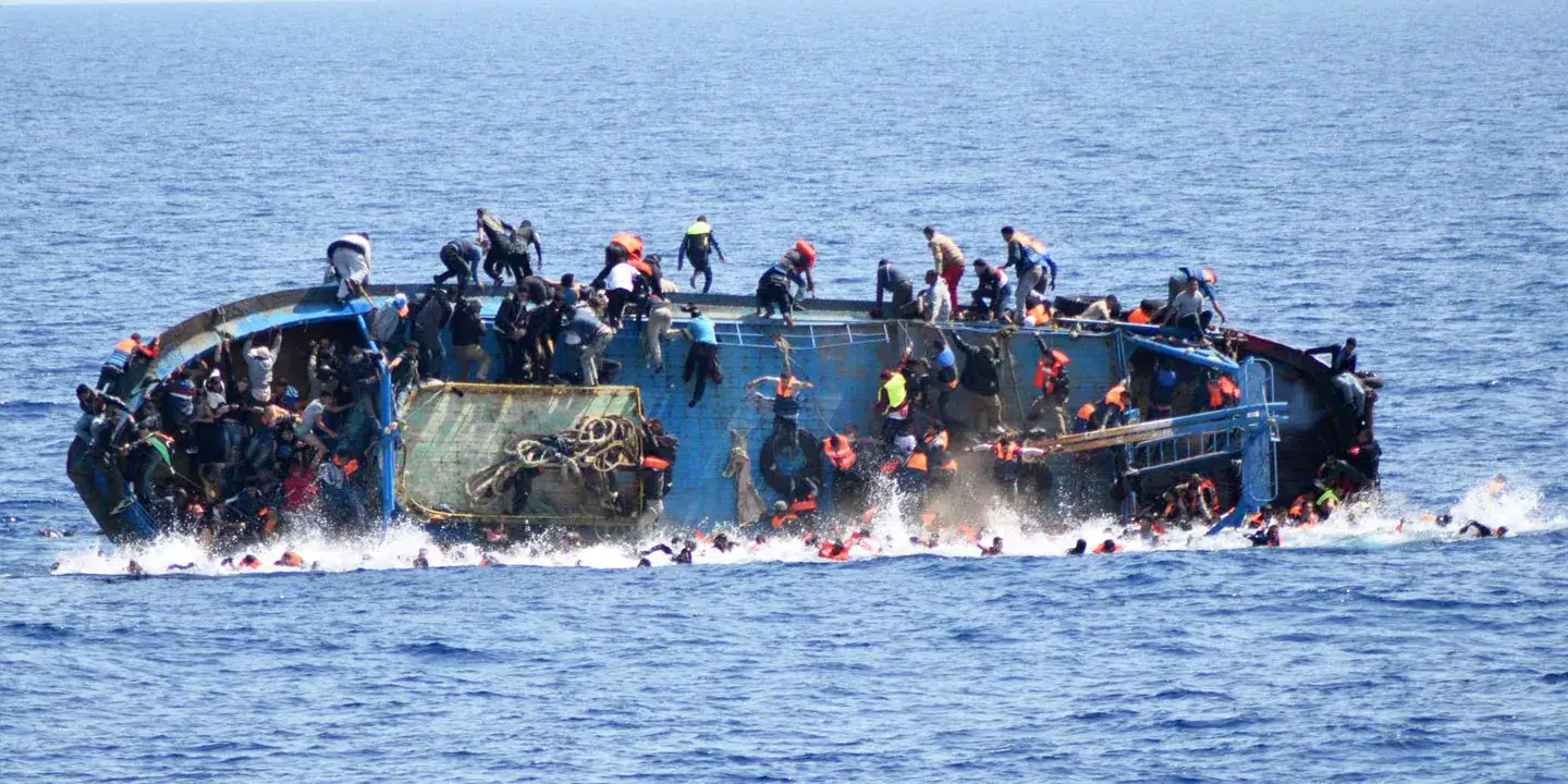 Boat carrying Pakistanis and other migrants sinks near Libya