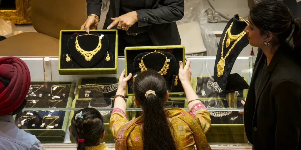 Gold, silver futures decline as strong US jobs data wane Fed rate cut hopes