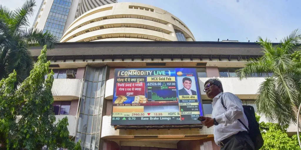 Stock markets decline in initial trade on foreign fund outflows, weak Asian peers