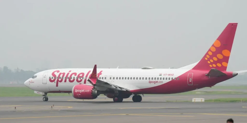 Leh-bound SpiceJet plane faces engine issue; returns to national capital