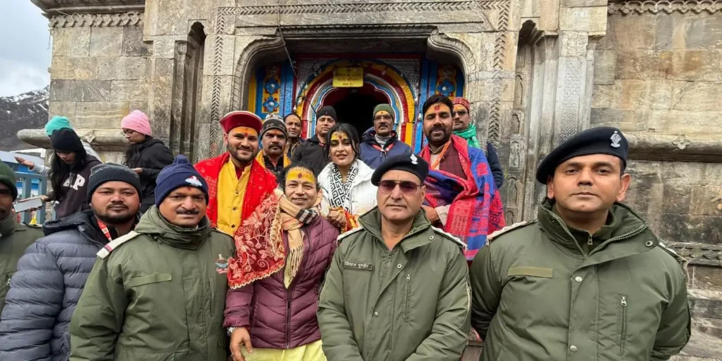 Kailash Kher visits Kedarnath temple, praises pilgrim facilities