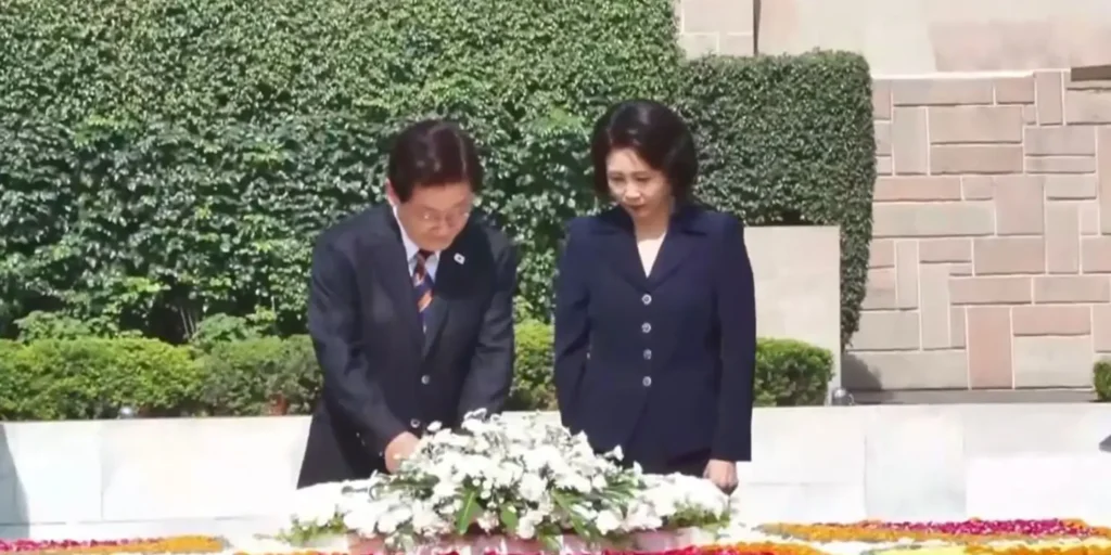 South Korean President Lee Jae-myung, First Lady pay tribute to Mahatma Gandhi at Rajghat