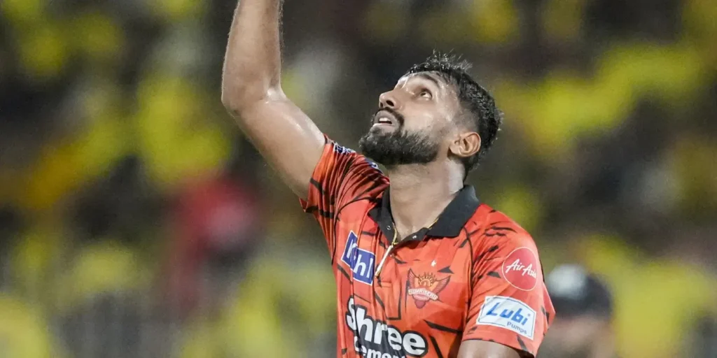 RCB seek top-place finish as SRH chase Qualifier 1 berth