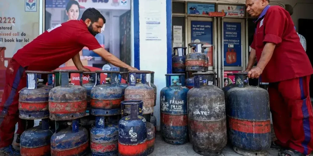 Commercial LPG price cut by Rs 183.50