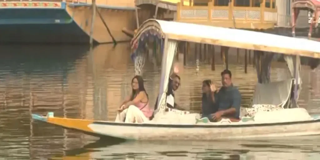 J-K: Tourists praise Srinagar’s Dal Lake as welcome escape from heat
