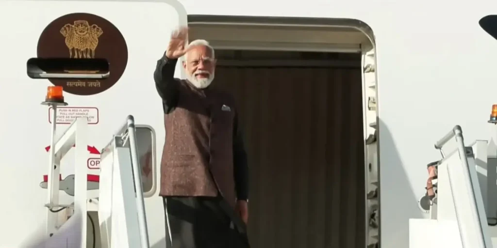 PM Modi emplanes for Auckland, New Zealand from Melbourne for final leg of his three-nation tour
