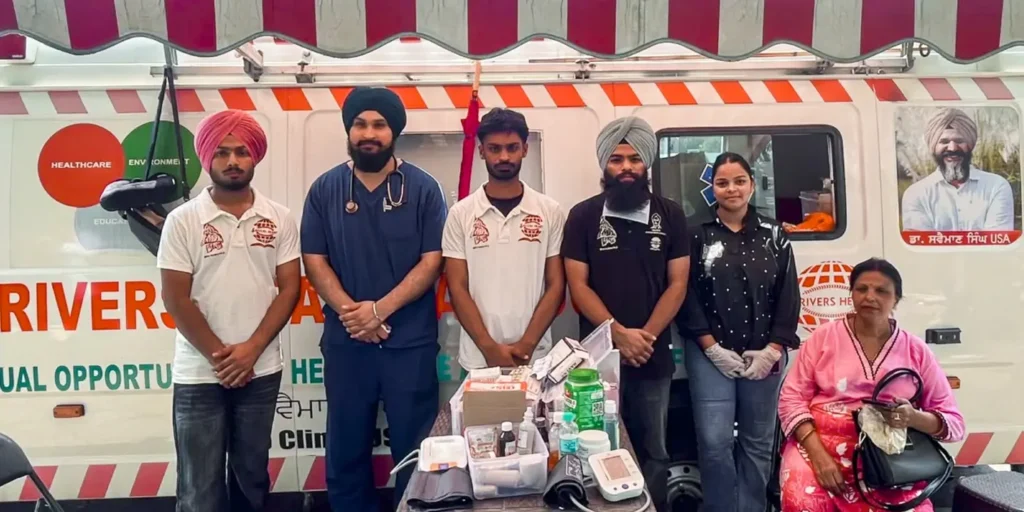 With stethoscopes and first-aid kits, volunteer doctors stand by protesters at Jantar Mantar