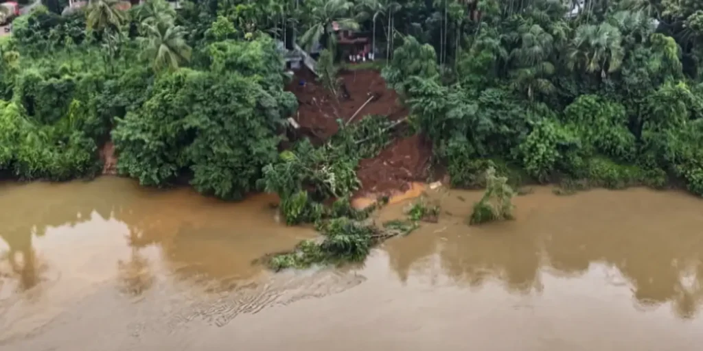 Heavy rains continue to lash Kerala, more people shifted to relief camps
