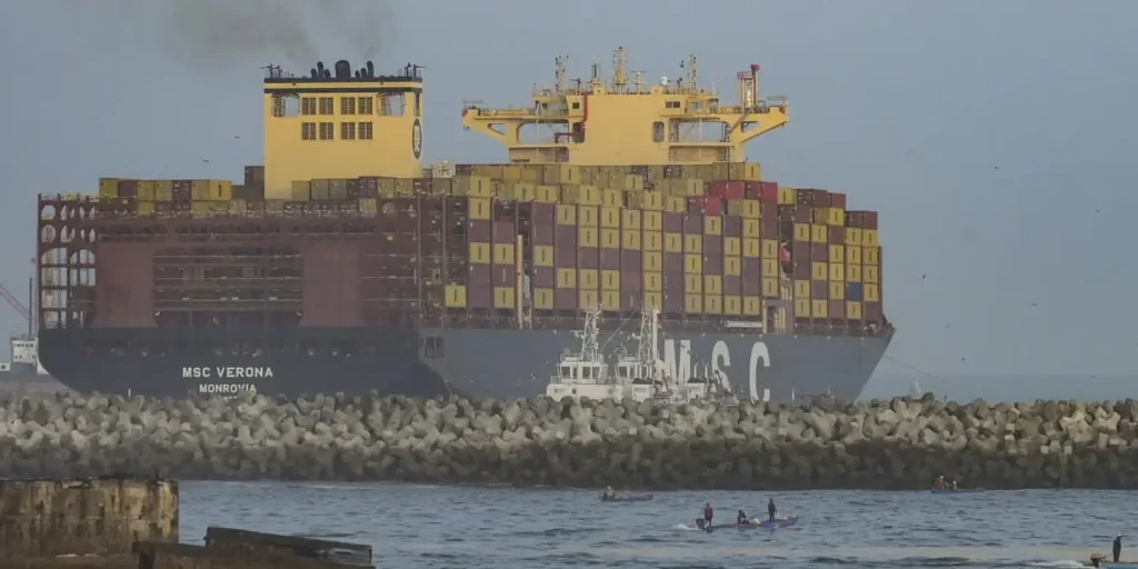 Keralam CM flags off containers from Vizhinjam, marking start of EXIM operations