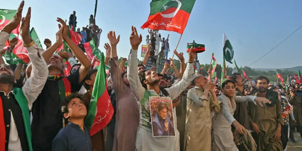 Supporters of Imran Khan’s party to march toward Islamabad on Sep 27: KPK CM