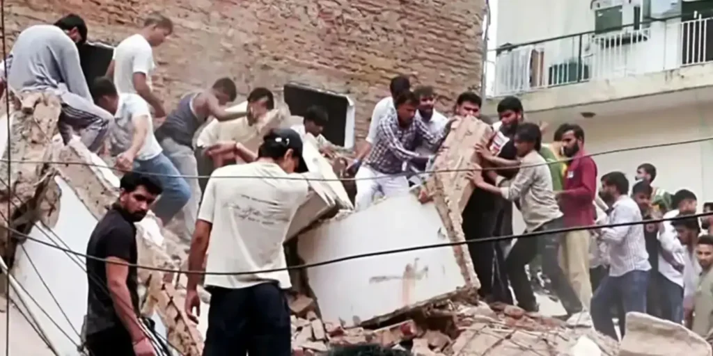 Building collapse: Delhi High Court refuses urgent hearing on PIL for hostels in DU colleges