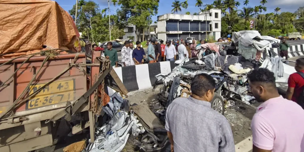 Eight engineering students from TN killed in highway crash in Keralam’s Thrissur